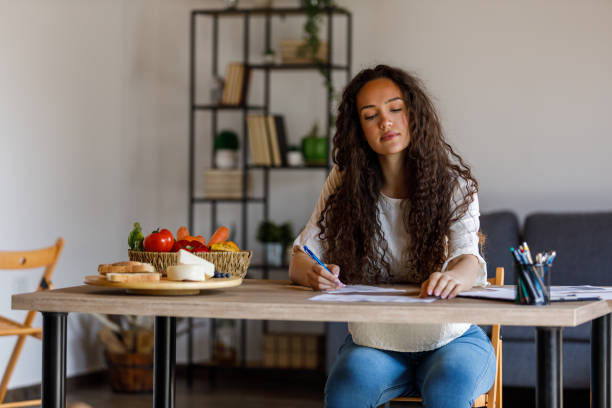 5 Strategies to Control Mind with Practice and Detachment