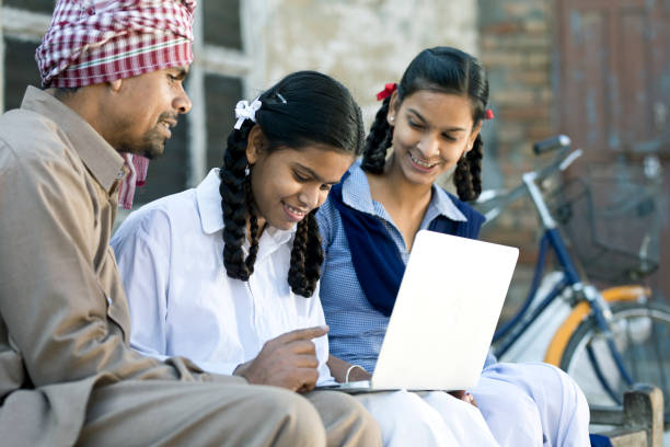 How Intellectuals Fulfill Responsibilities?