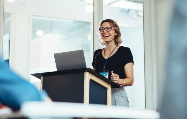 Woman explains management tricks in a workshop