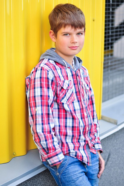 The student's body language shows that the "Complete Guide to Develop Common Sense" has an effect on him