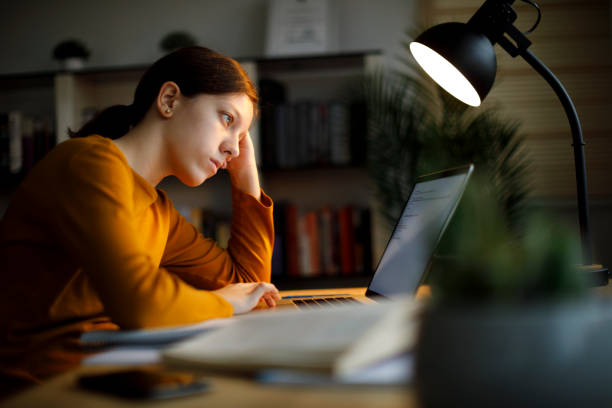 Female student searches with laptop based on memory