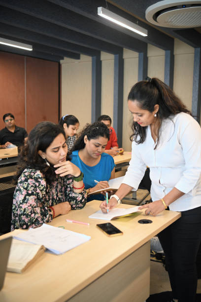 In the class,the female teacher went to the college female student and explained to hersel