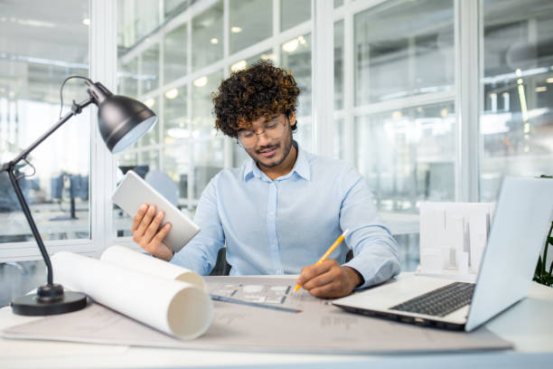 Understanding the importance of real life, the student made notes from the laptop